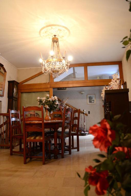 Auberge De La Poste Вільфранш-де-Руерг Екстер'єр фото